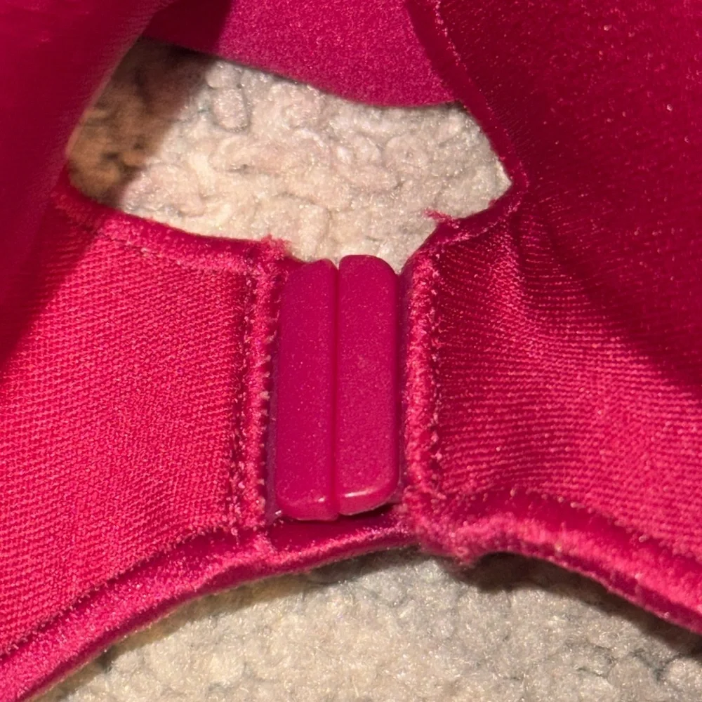 Victoria's Secret Knockout On Point Sweat Sports Bra Womens 38D front close zip - Picture 7 of 7